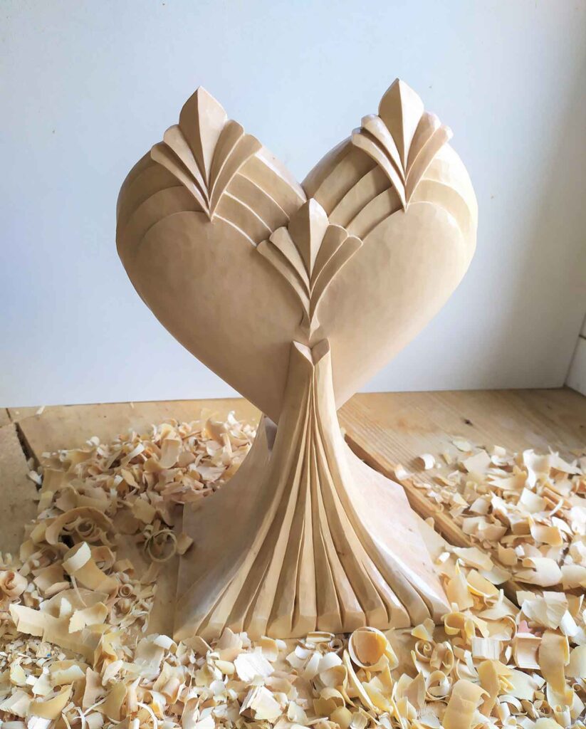 Coeur en bois sculpté
