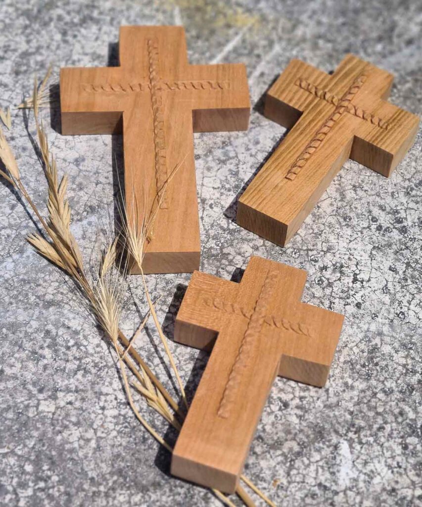 Sculpture croix religieuse